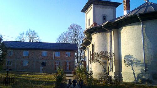 Biserica și casa socială