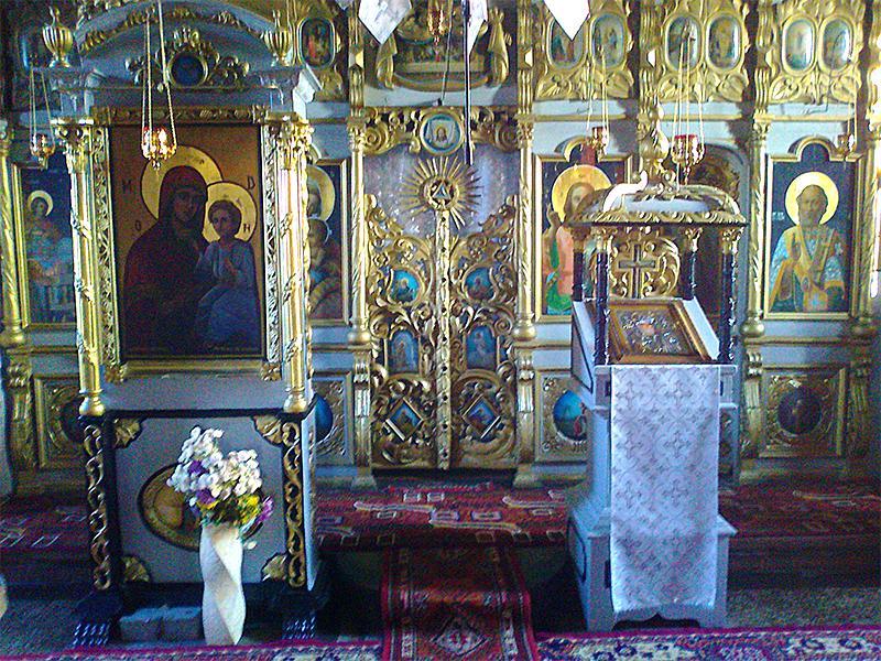 Interiorul bisericii