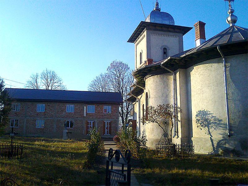 Biserica și casa socială